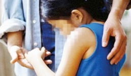 Hơn 20 nữ sinh tiểu học bị bảo vệ trường dâm ô